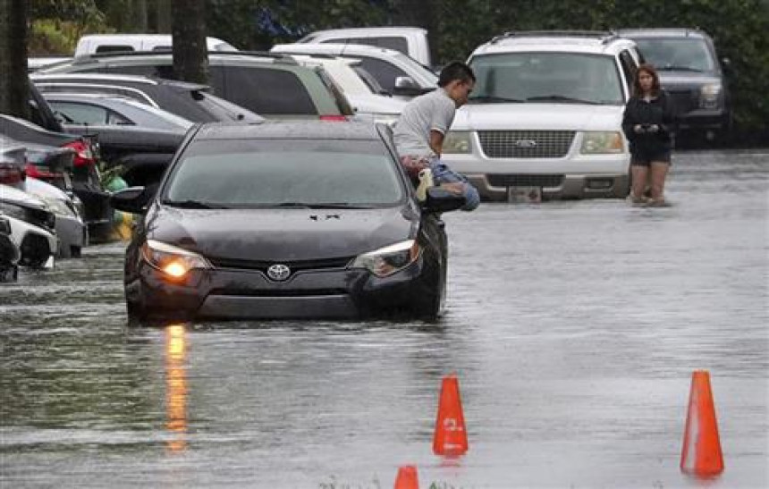 Oluja poplavila saobraćajnice na jugu Floride