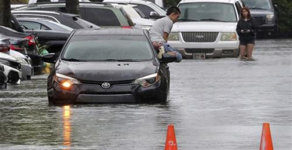 Oluja poplavila saobraćajnice na jugu Floride