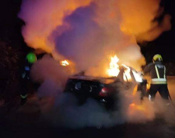 Totalna šteta: Požar uništio mercedes kod Banjaluke