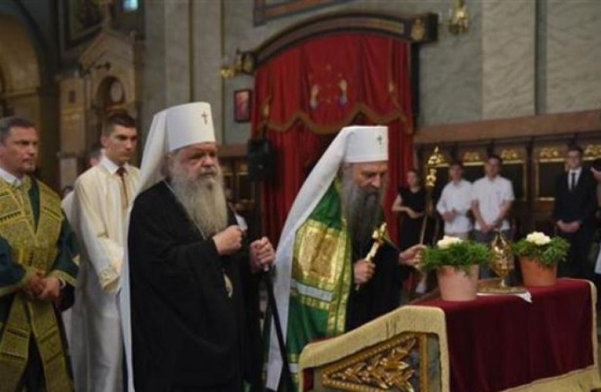 Патријарх Порфирије уручио томос архиепископу Стефану