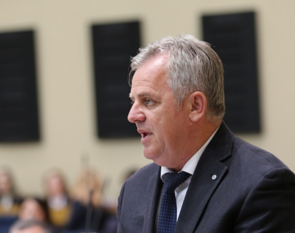Dodikovo lažno srbovanje ugrozilo Republiku Srpsku
