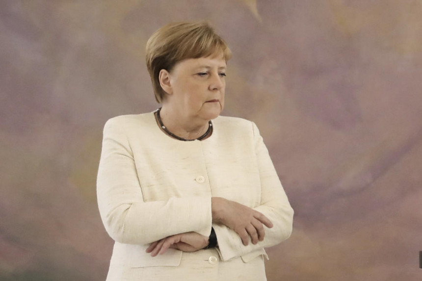 Меркел искрено: Дрхтавица због смрти мајке
