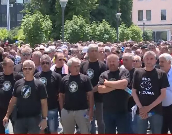 Bacanje prašine u oči: Vlada isplaćuje 100 KM borcima