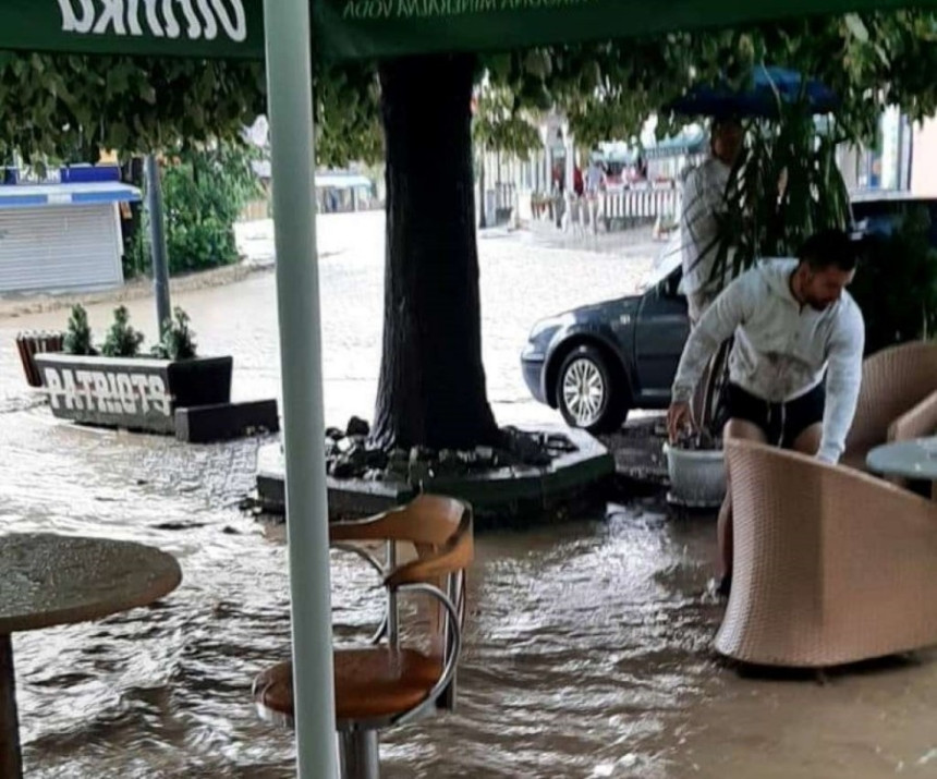Nevrijeme pričinilo štetu, poplavljeni objekti (VIDEO)