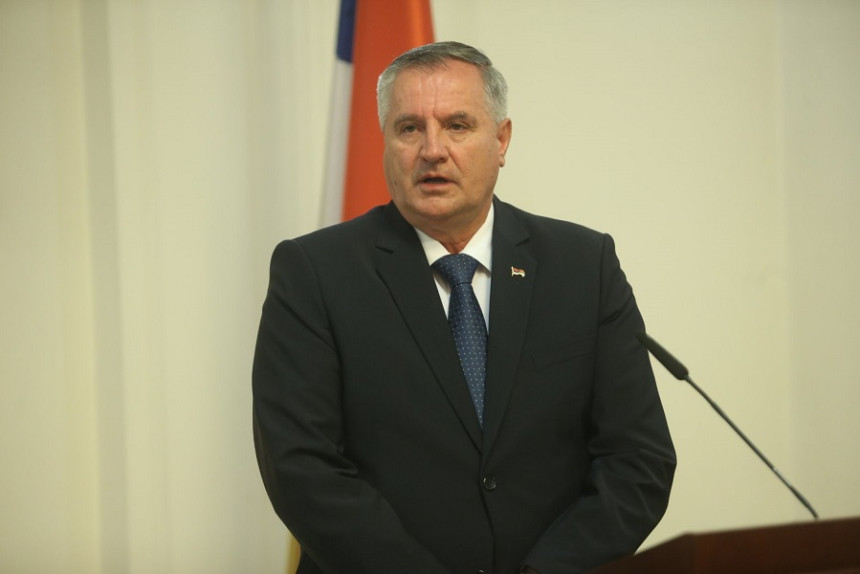 Zabrana izvoza trupaca „pala“ zbog familijarnih veza