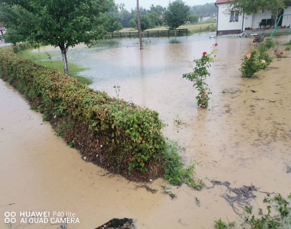 Obilne padavine izazvale bujične poplave u Srpcu
