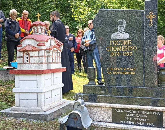 Osveštana spomen kapela pored grobnog mjesta Spomenka Gostića