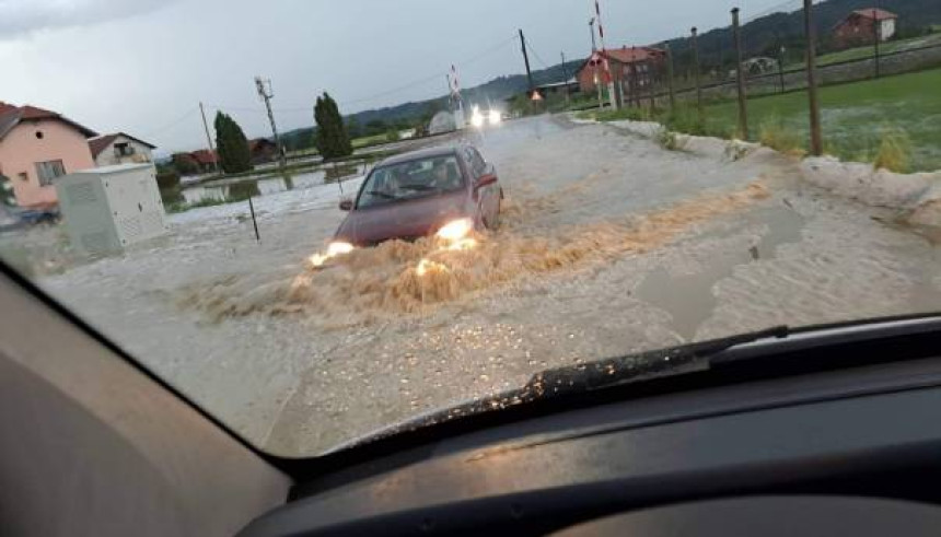 Veliko nevrijeme zahvatilo Hrvatsku: Poplave, grad i kiša