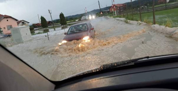 Veliko nevrijeme zahvatilo Hrvatsku: Poplave, grad i kiša
