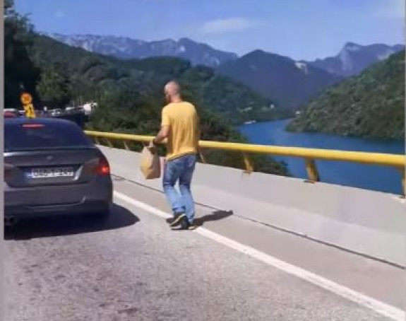 Vozač pokušao da baci kesu smeća u Neretvu (VIDEO)