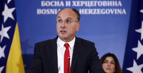 Čović okom, Špirić skokom, hitan postupak pao!