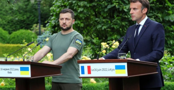 Makron: "Na Ukrajini je da odluči da li da prihvati ..."