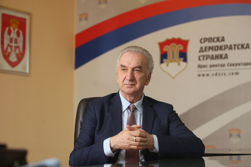 Šarović: Dodik pred narodom i Rusijom priča jednu priču a u Briselu drugu