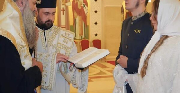 Oženio se Đoletov sin, venčao se u hadžijskoj odori!