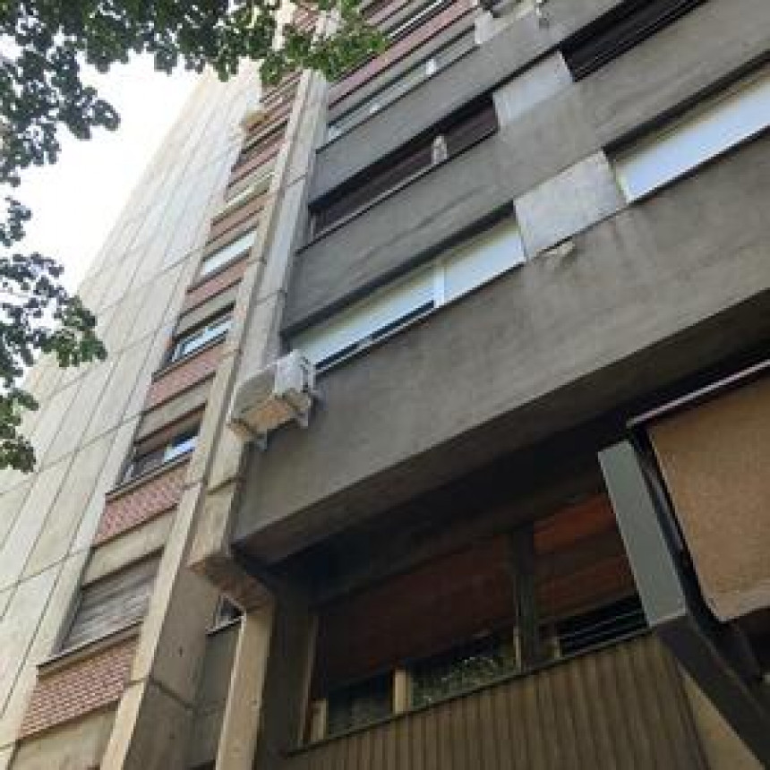 Преминуо дјечак који је пао са зграде у Београду