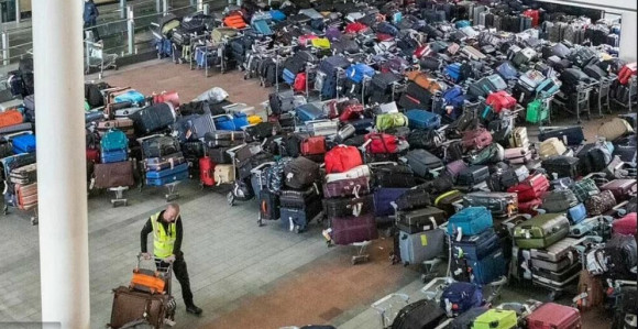 Otkazani letovi, haos sa prtljagom na aerodromu
