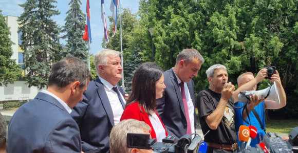 Borci VRS prekinuli sjednicu NSRS - uzvikivali Vukane, Vukane, Jelena, Jelena...
