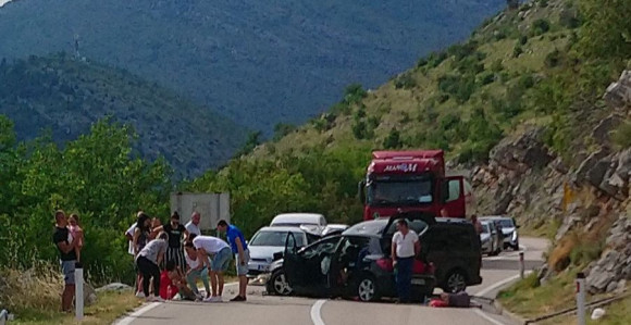 Povrijeđeno šest osoba u teškom udesu kod Trebinja