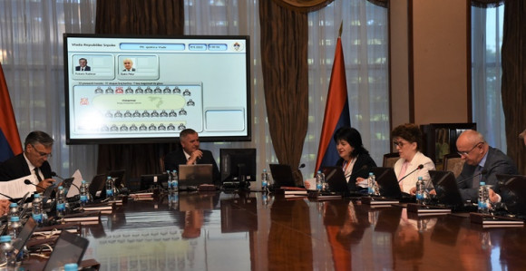 Sve zbog glasova: Mijenjaju zakone zbog dodjele 100 KM