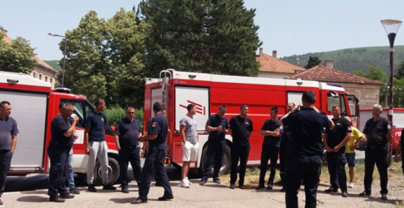 Bileća: Vatrogasci održali štrajk upozorenja