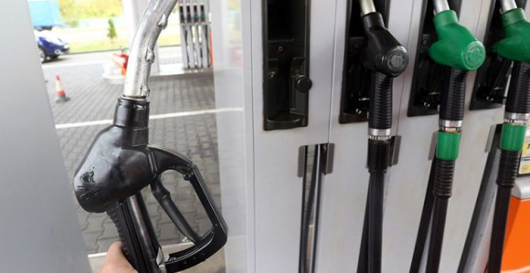 Građani pripremaju bojkot sipanja goriva na pumpama