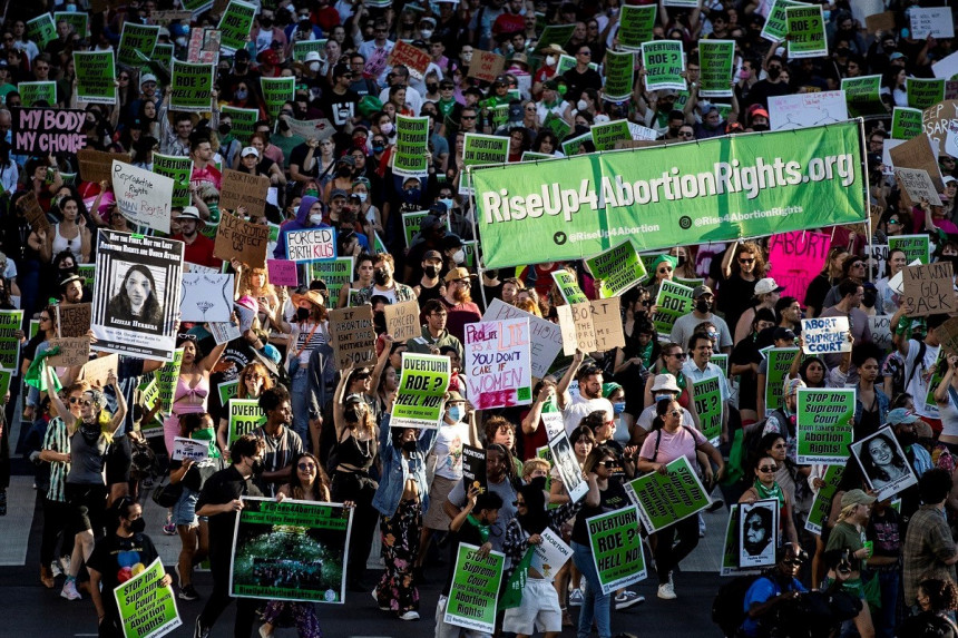 САД: Протести у више држава, затварају се клинике за абортус