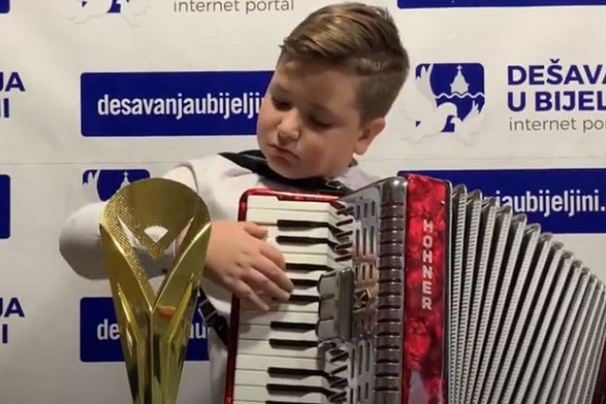 Perić osvojio zlato na "Harmonika festu" u Tivtu