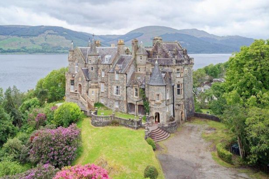 Pravi škotski zamak zbog duga od 230 funti ide na prodaju!