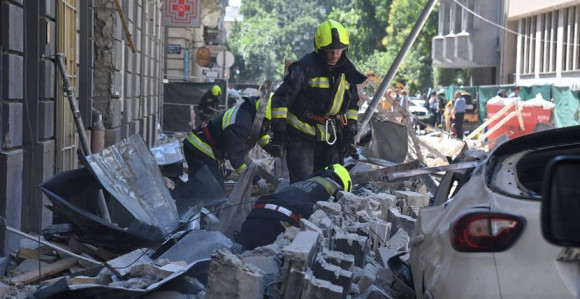 Četiri prolaznika povrijeđena kada se obrušila zgrada