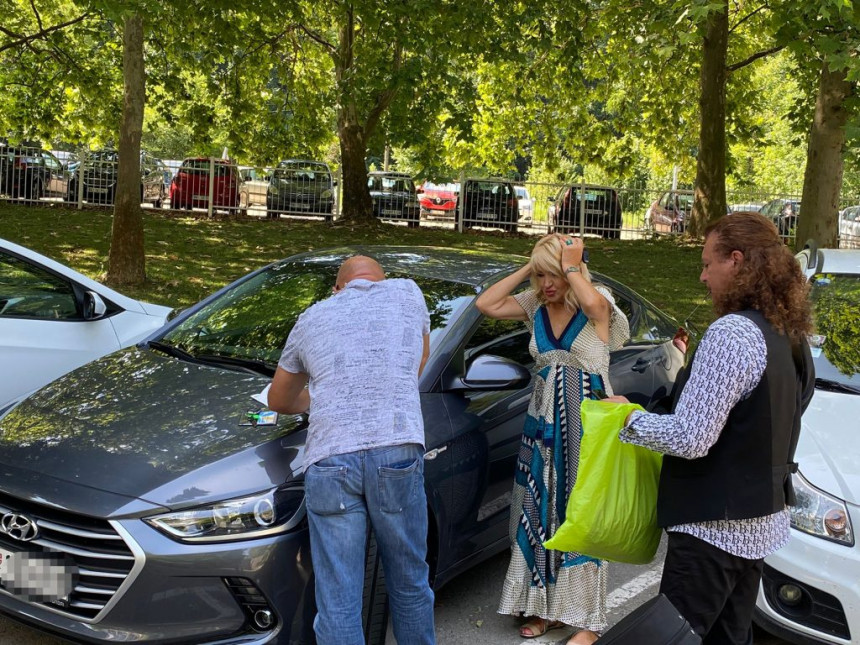 Goca Lazarević udarila čoveka kolima na parkingu (FOTO)