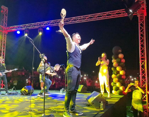 Pobednik "Zvezda Granda" održao koncert u rodnom Tešnju!