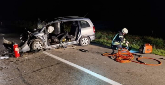 Dva lica poginula u sudaru kamiona i automobila