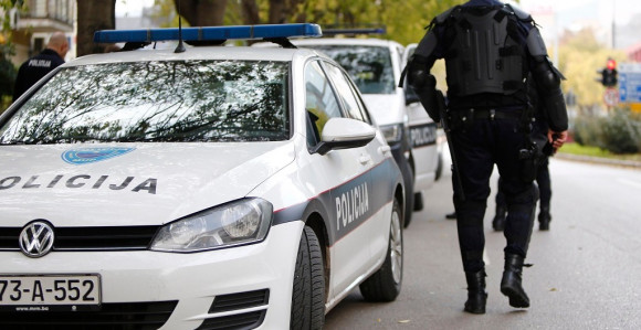 Eksplozija u Mostaru, oštećena tri auta i motor