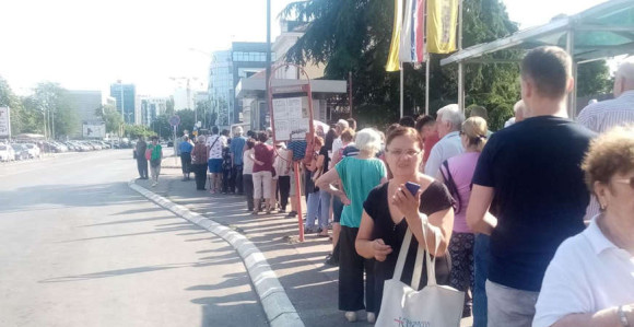 Veliki redovi za mjesečne karte za prevoz BL
