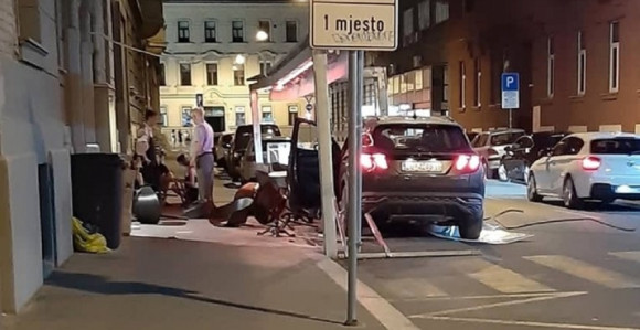 Ivo Josipović autom se zabio u kafić u centru Zagreba