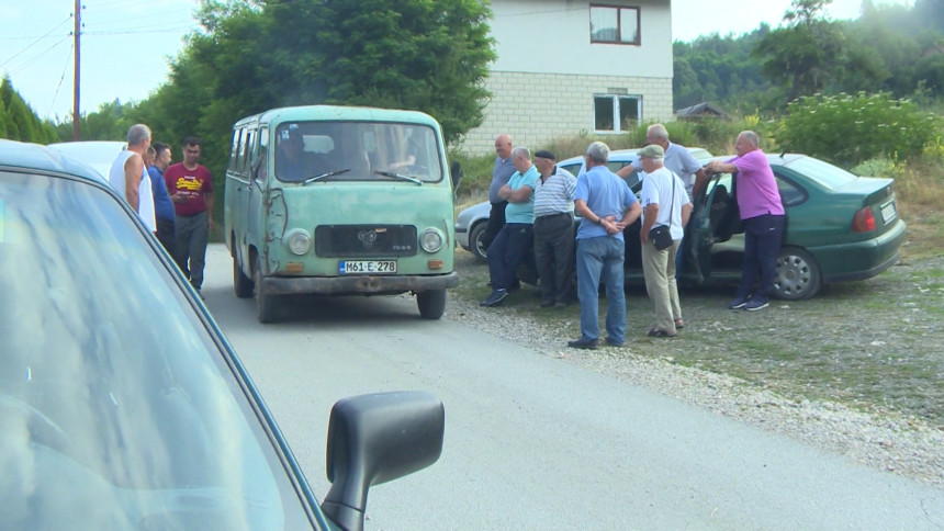 Protest mještana Drinskog zbog štete na putu