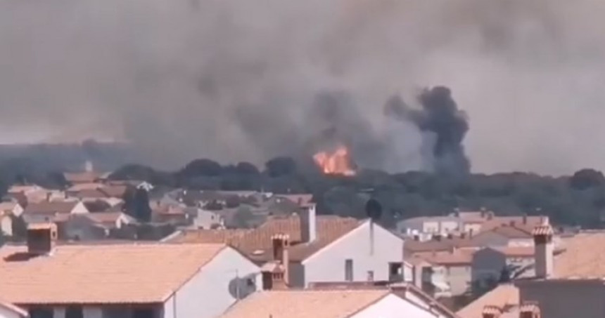 Pula: Buknuo veliki požar, sve snage na terenu (VIDEO)