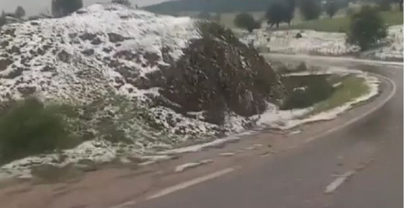 Jako nevrijeme u Sokocu: Grad zabijelio krovove