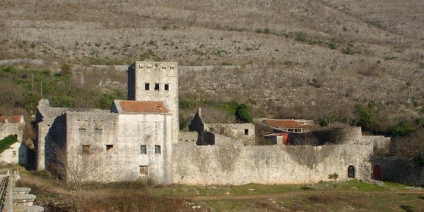 Prodaje se kula Staro Slano kod Trebinja