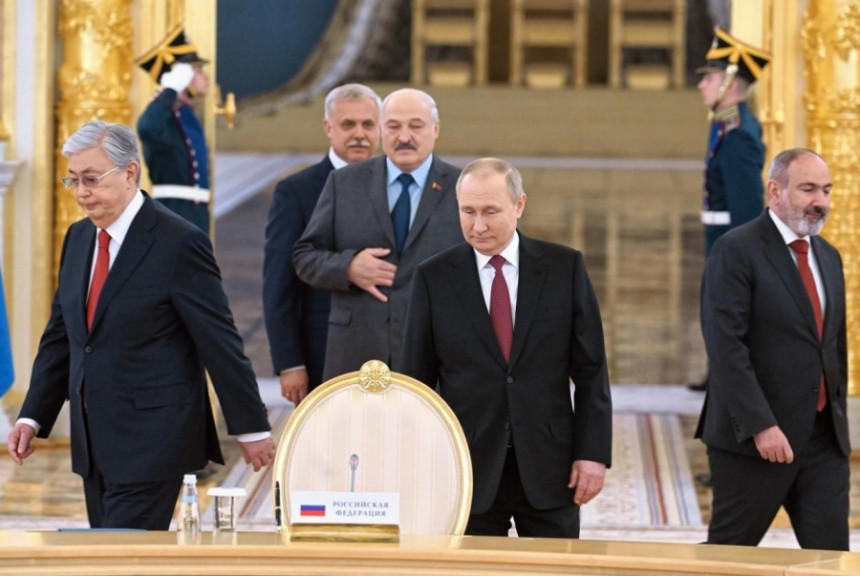 Putin želi kontrolu nad izvozom nafte iz Kazahstana