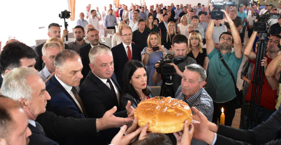 Као и прије 32 године поносно стојимо испод застава СДС-а и Републике Српске