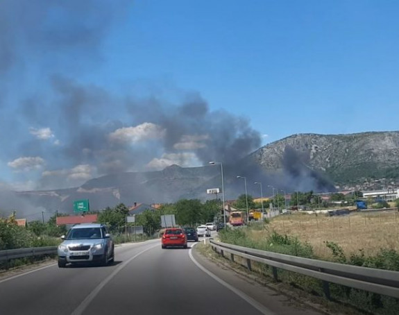 Kod Mostara izbio veliki požar, prijeti objektima