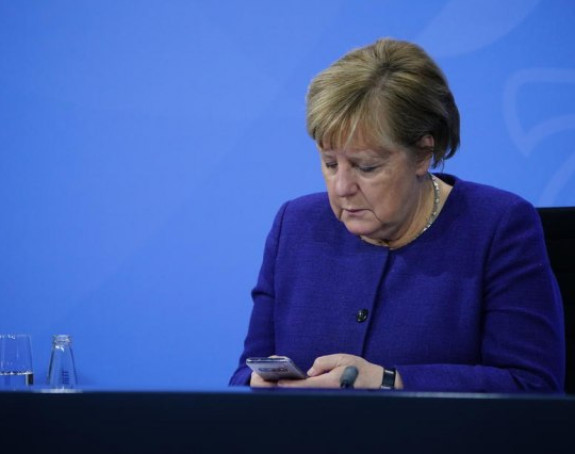 Halo, ovdje Angela, je l' to Centralna banka?