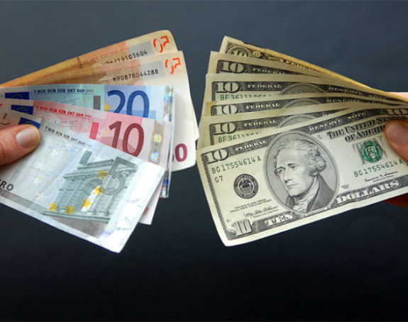 Pad evra i jak dolar povećavaju dug BiH