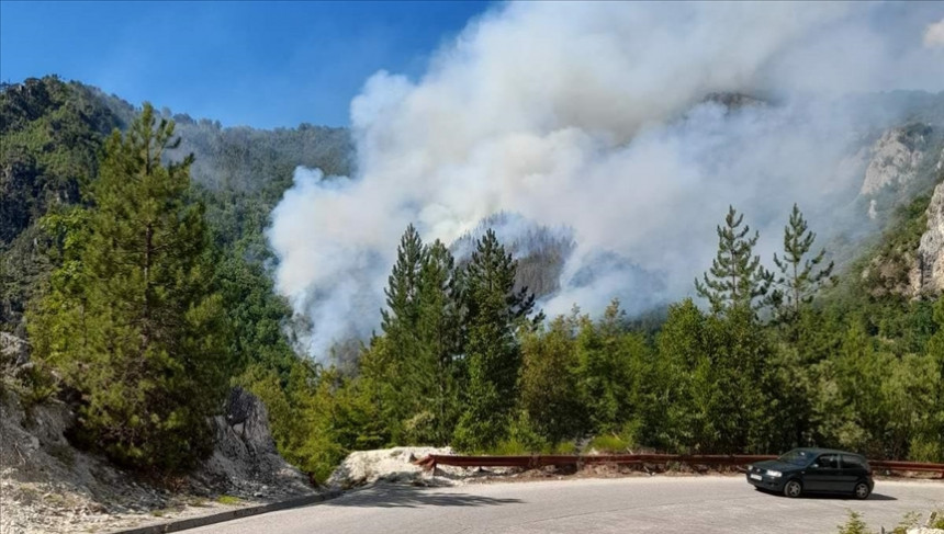 Požar kod Boračkog jezera: Dvije mine eksplodirale