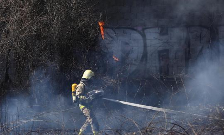 Dva helikoptera gase požare kod Konjica i Čitluka