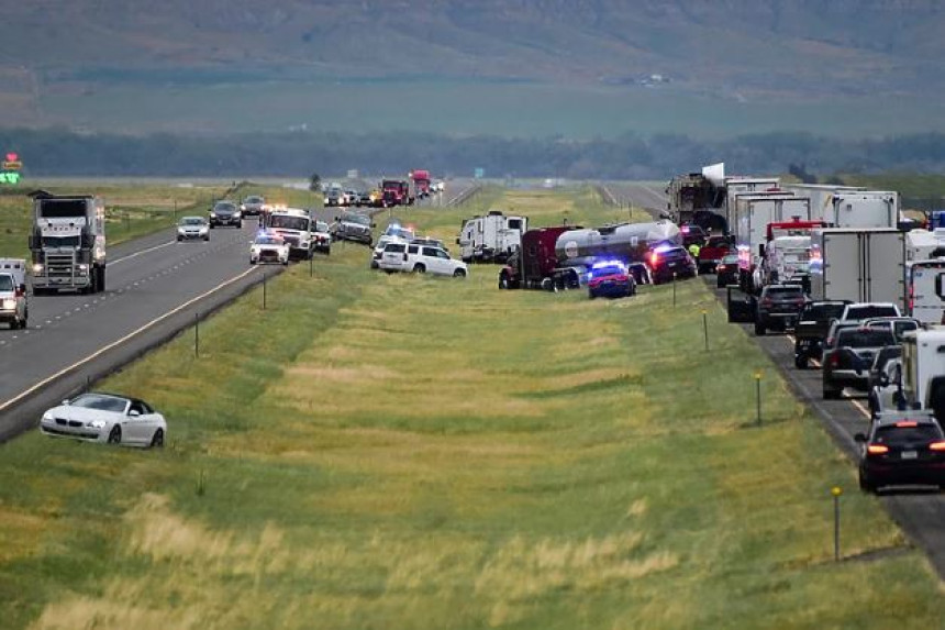 SAD: U velikom lančanom sudaru poginulo šestoro