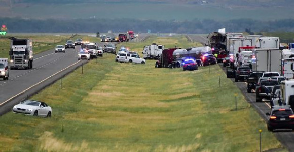 САД: У великом ланчаном судару погинуло шесторо