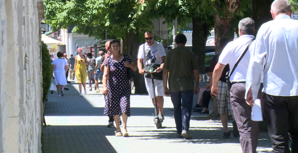 Građani se bore da prežive, a vlast za glasove!