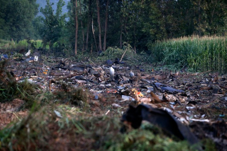 Ovako izgleda mjesto gdje je pao avion (FOTO VIDEO)